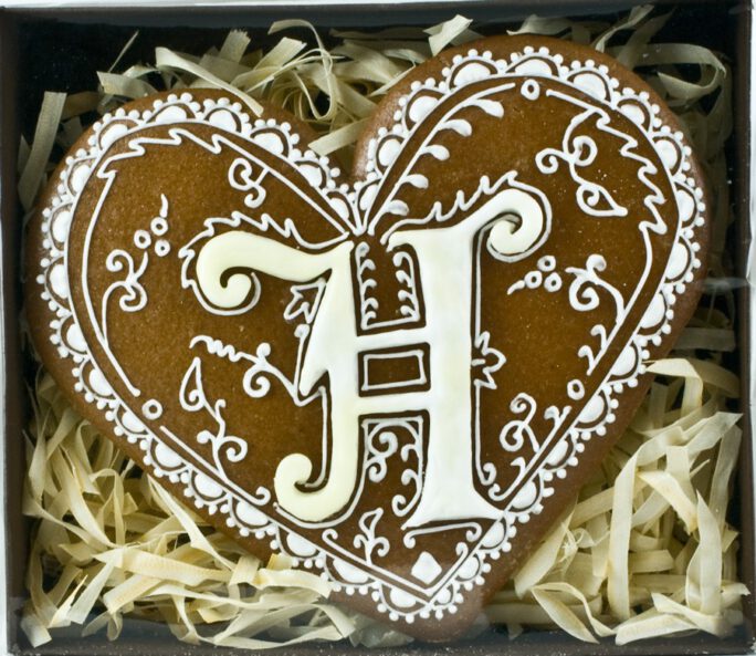 Serce z piernika z monogramem H